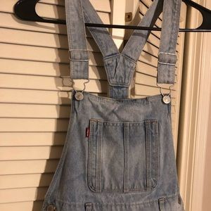 Levi’s girls shorts overalls